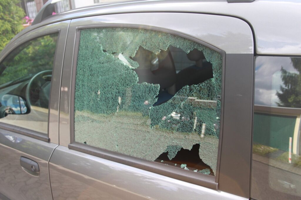 Broken auto window repair Oakland